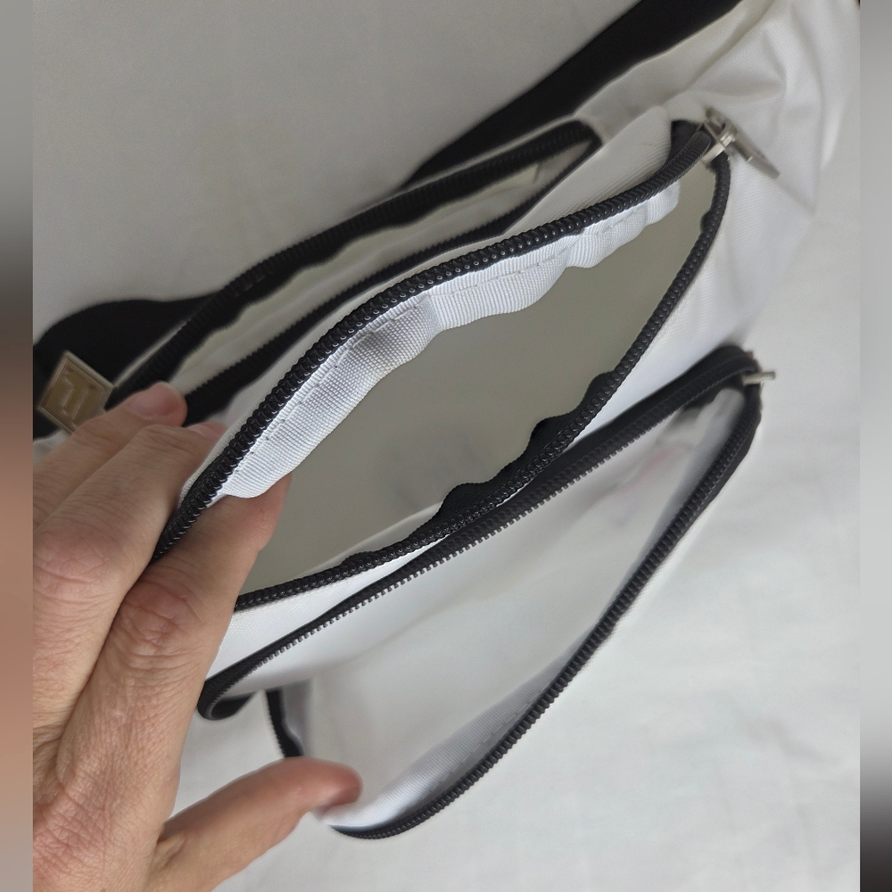 Fila White Beltbag with Black, Red And Blue Accents - Picture 7 of 8